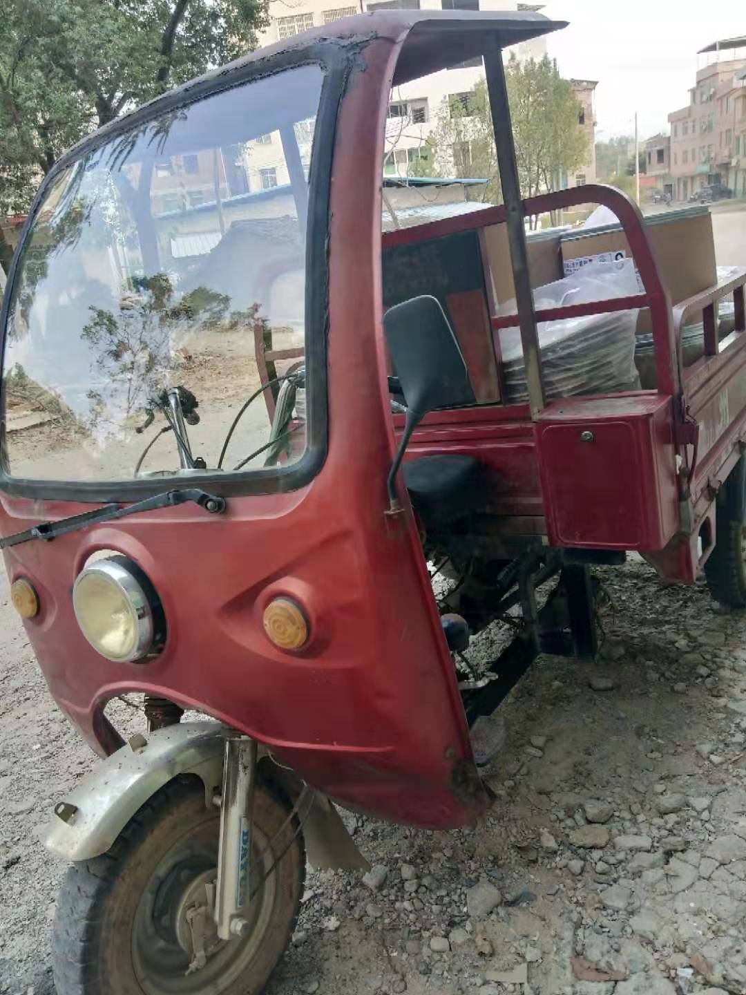 出售一部二手三轮车,电话:手机:13525785494